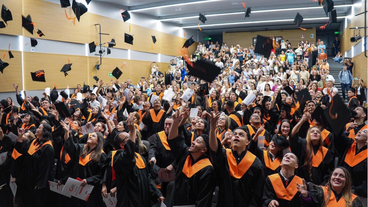 El CEFIT en Envigado certificó a 292 estudiantes de media técnica y a 170 de técnicas laborales