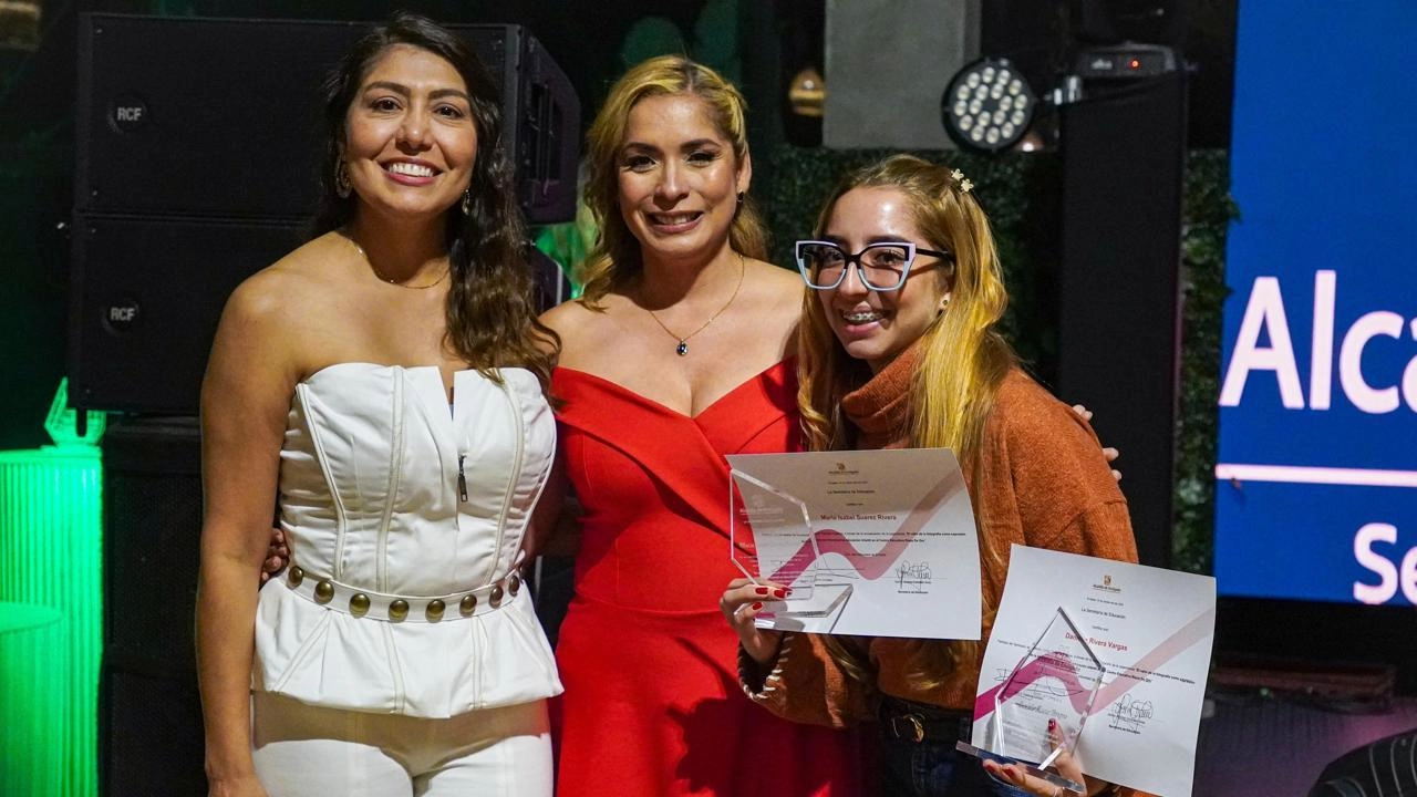 Las docentes de la primera infancia de Envigado recibieron un sentido reconcomiendo por la Alcaldía