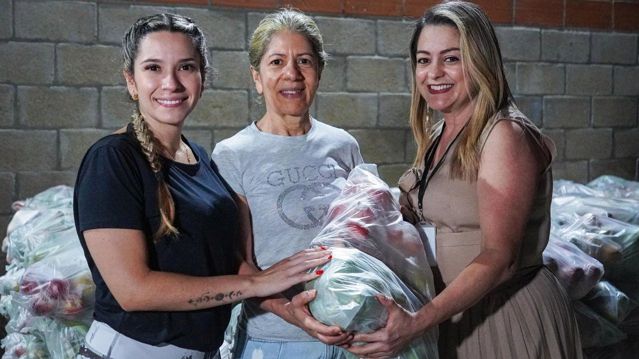 Programa “Familia Vamos Adelante” fortalece el bienestar integral de 252 familias en Envigado 1 Kits alimetarios