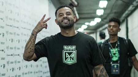 A pesar de ser uno de los jugadores más destacados del equipo verdolaga, Edwin Cardona falló dos penales cruciales que hubieran podido cambiar el rumbo del encuentro
