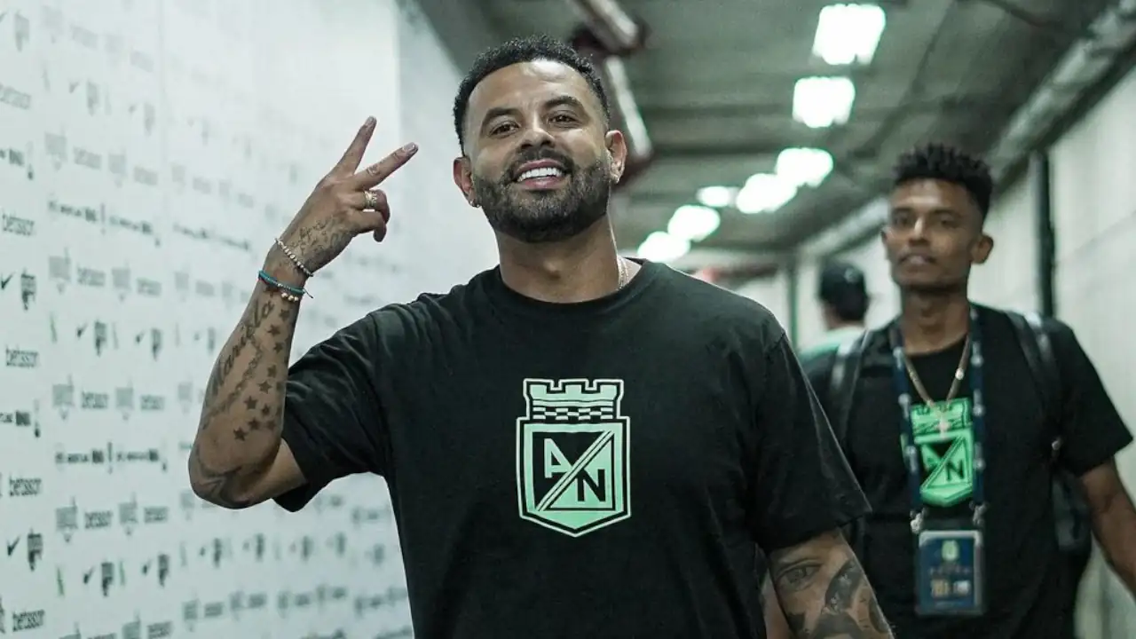 A pesar de ser uno de los jugadores más destacados del equipo verdolaga, Edwin Cardona falló dos penales cruciales que hubieran podido cambiar el rumbo del encuentro