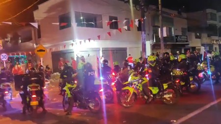 Tres policías heridos y comercios saqueados en los disturbios tras la final de la Copa BetPlay en Cali Tres policías heridos y comercios saqueados en los disturbios tras la final de la Copa BetPlay en Cali