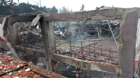 ¡No eran fuegos artificiales! Al menos 12 muertos tras la explosion en una fábrica de municiones en Turquía Turquía