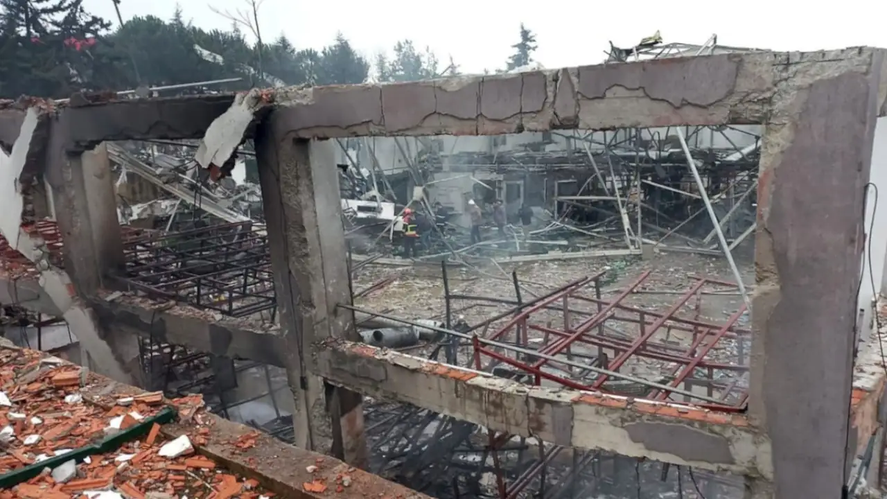 ¡No eran fuegos artificiales! Al menos 12 muertos tras la explosion en una fábrica de municiones en Turquía Turquía