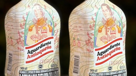 En honor a José María Córdova, así es la nueva botella conmemorativa del Aguardiente Antioqueño