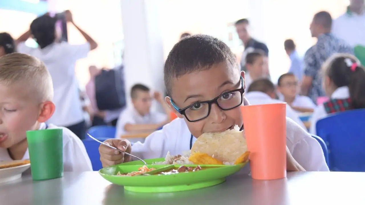 alimentacion-escolar-2025-antioquia1