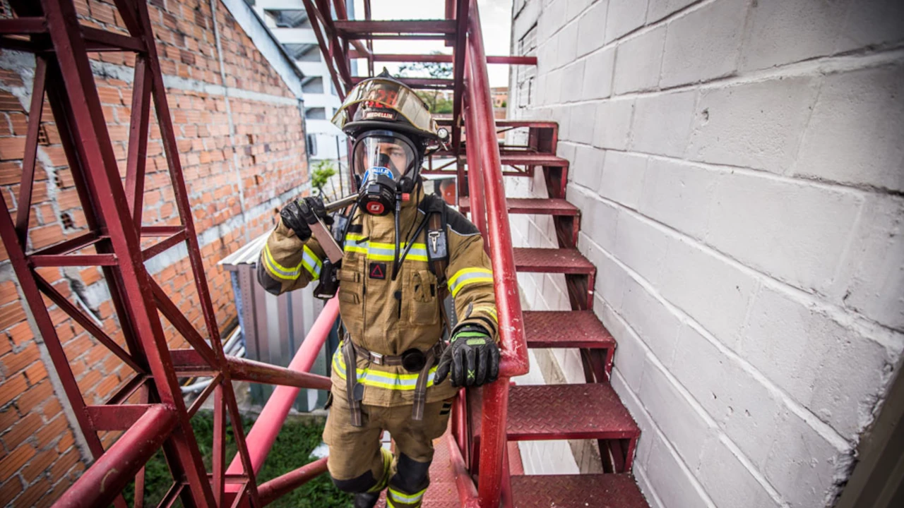 81 incendios atendidos, Algunos provocadospor globos de mecha y pólvora en Medellín