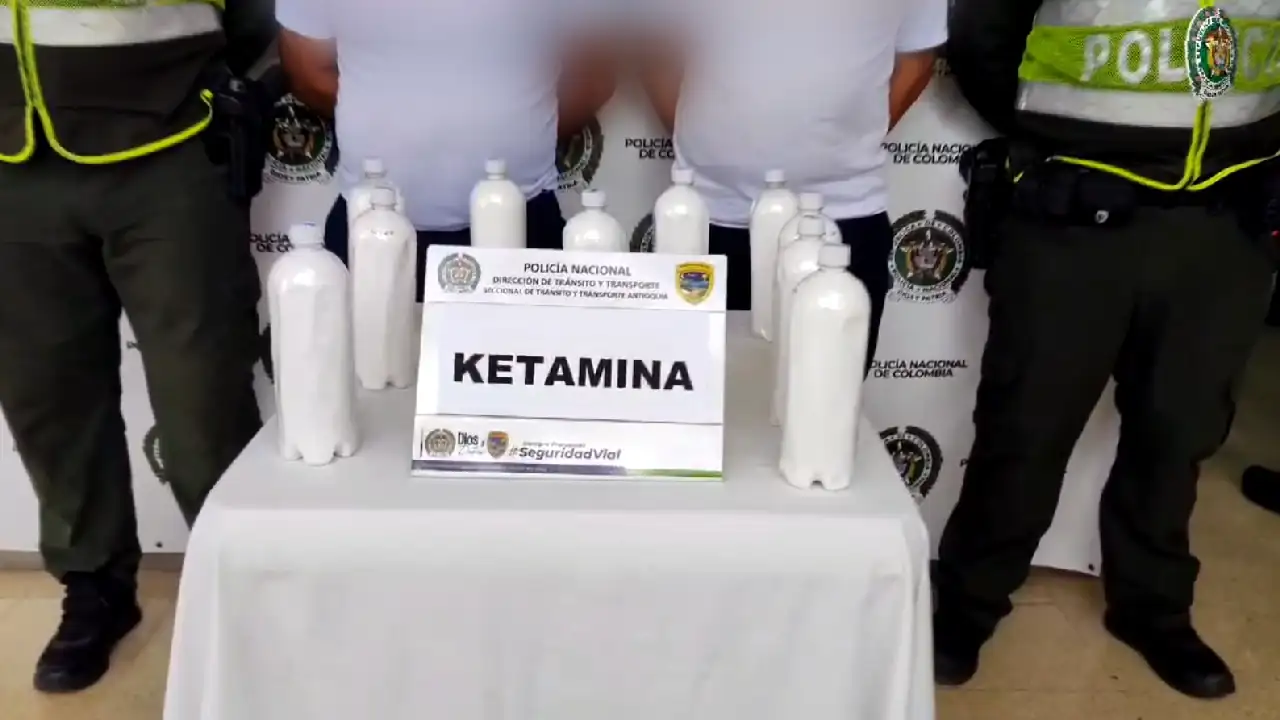 Hallan cargamento de ketamina oculta en ductos de aire acondicionado de bus de servicio público en La Pintada 2 caleta-ketamina-bus-publico-via-lapintada1