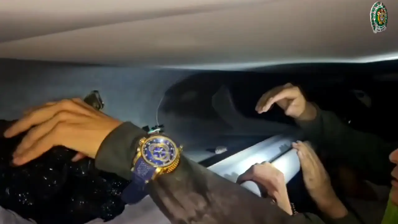 Hallan cargamento de ketamina oculta en ductos de aire acondicionado de bus de servicio público en La Pintada 1 caleta-ketamina-bus-publico-via-lapintada2