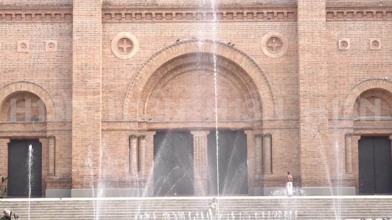 catedral-metropolitana-la-candelaria-medellin-parque-bolivar