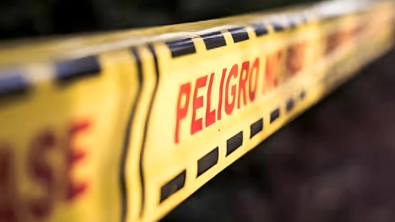 Investigan hallazgo de un cuerpo embolsado en vía pública de Bello