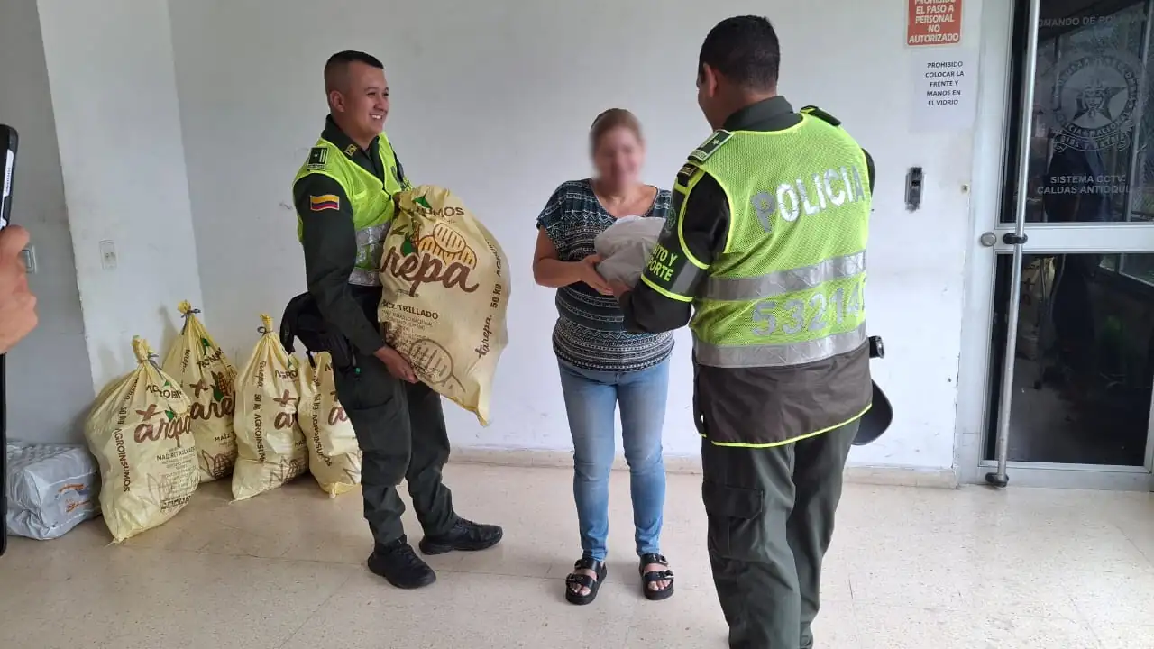 entrega-mercados-personal-transito-policia-caldas-antioquia
