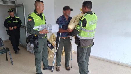entrega-mercados-personal-transito-policia-caldas-antioquia1