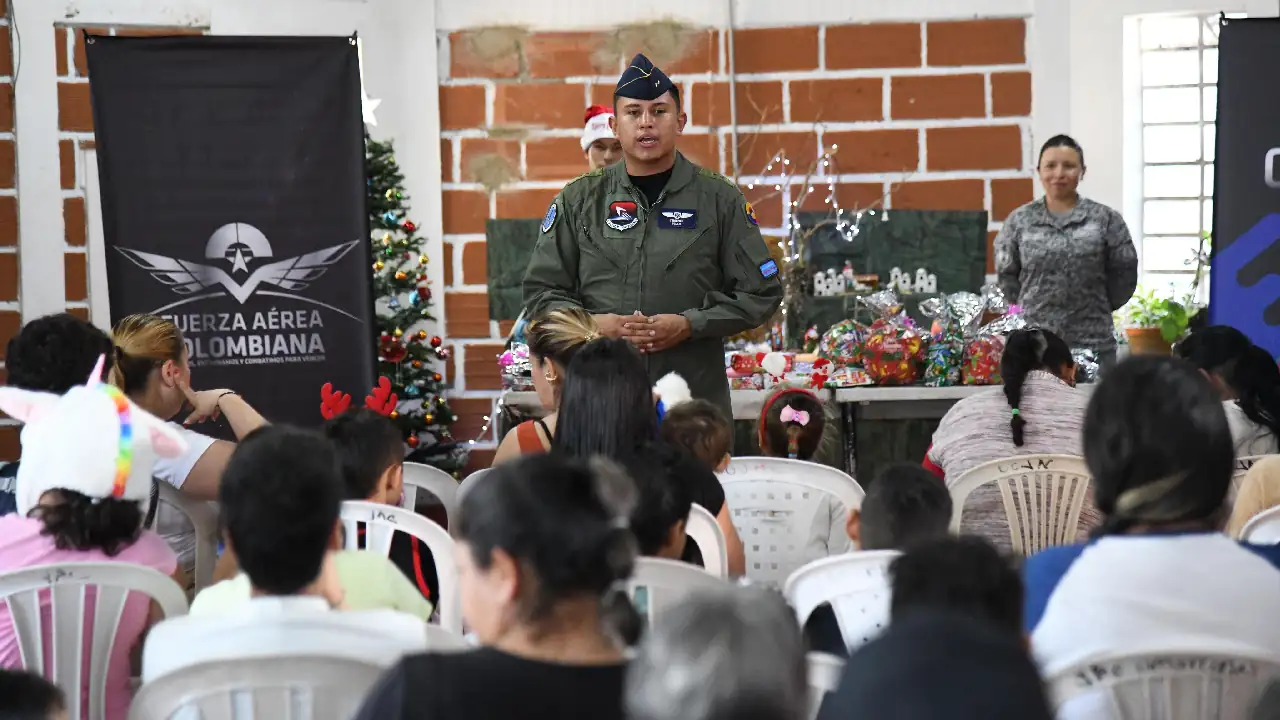 entrega-regalos-niños-oriente-antioqueño-fuerza-aerea2