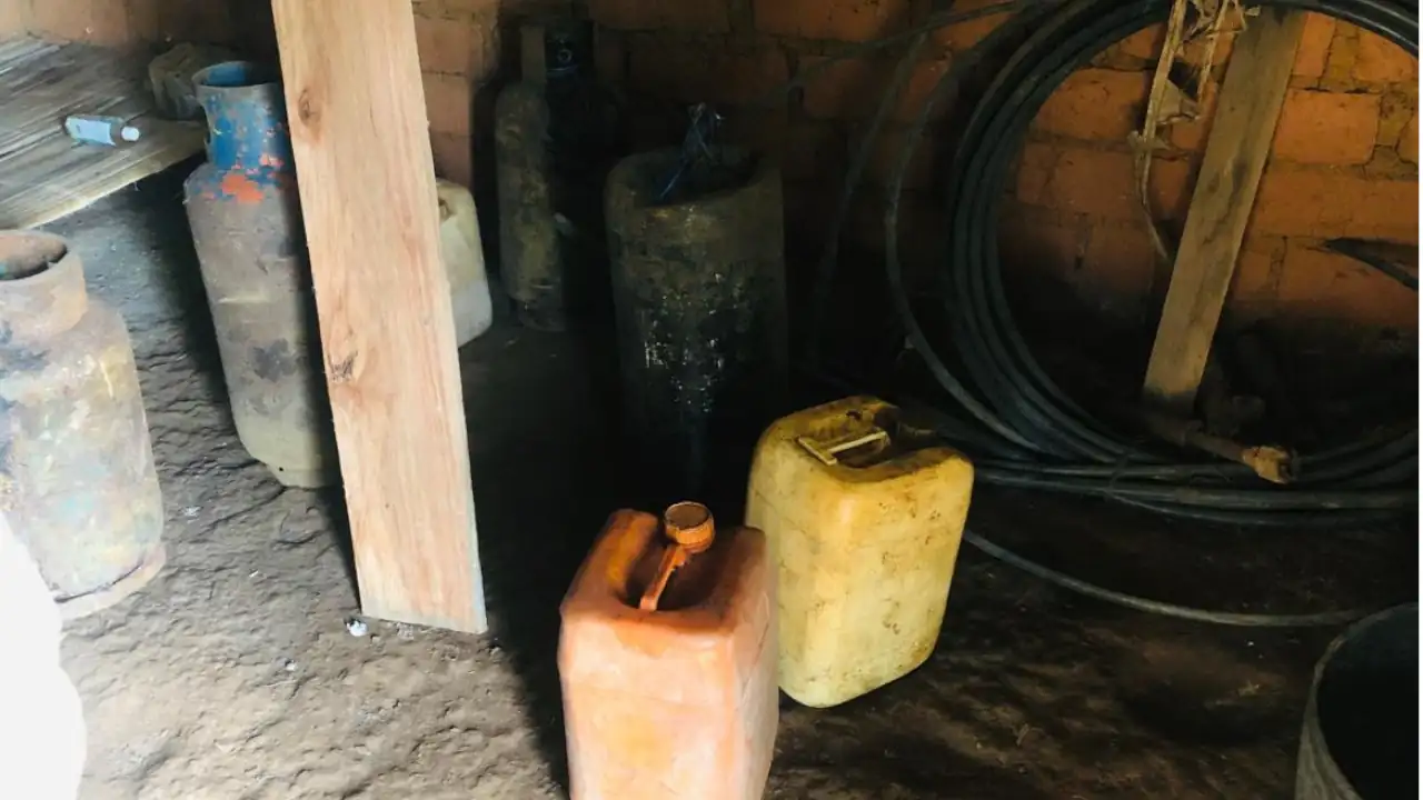 Hallaron en El Bagre una caleta del Clan del Golfo con material explosivo, armas y prendas alusivas a la Fuerza Pública 2 explosivos-materialguerra-incautados-ejercito-elbagre2