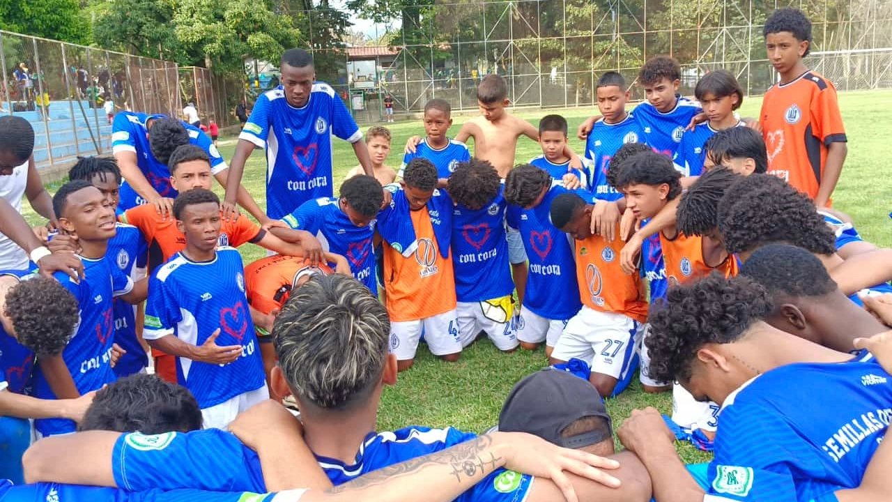 El Club Deportivo Semillas de Vida y Paz  de la Comuna 13 tiene al equipo finalista de la primera C de la Liga de Fútbol de Antioquia