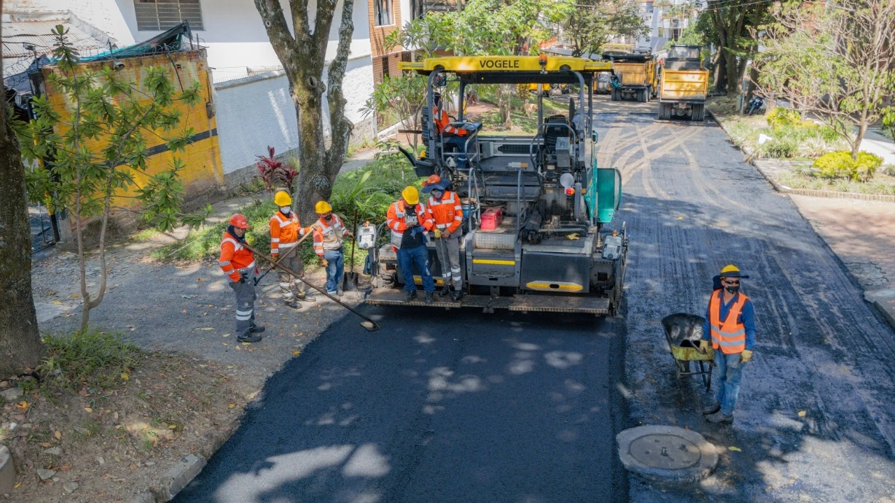 ¡Lo que todo los ciudadanos piden a gritos! Ya han tapado 6.300 huecos en la ciudad de Medellín