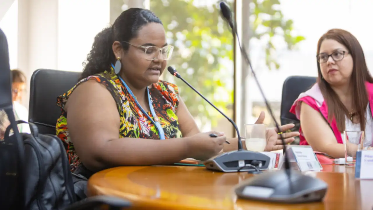 Medellín refuerza su lucha contra la violencia de género hacia mujeres migrantes y refugiadas mujeres migrantes-apoyo-psicologico-medellin