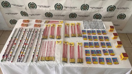 En el Urabá Antioqueño abandonaron en plena calle un paquete sospechoso con más de 700 elementos de pirotecnia polvora-hallada-carepa-urabá-paquete-abandonado-calle