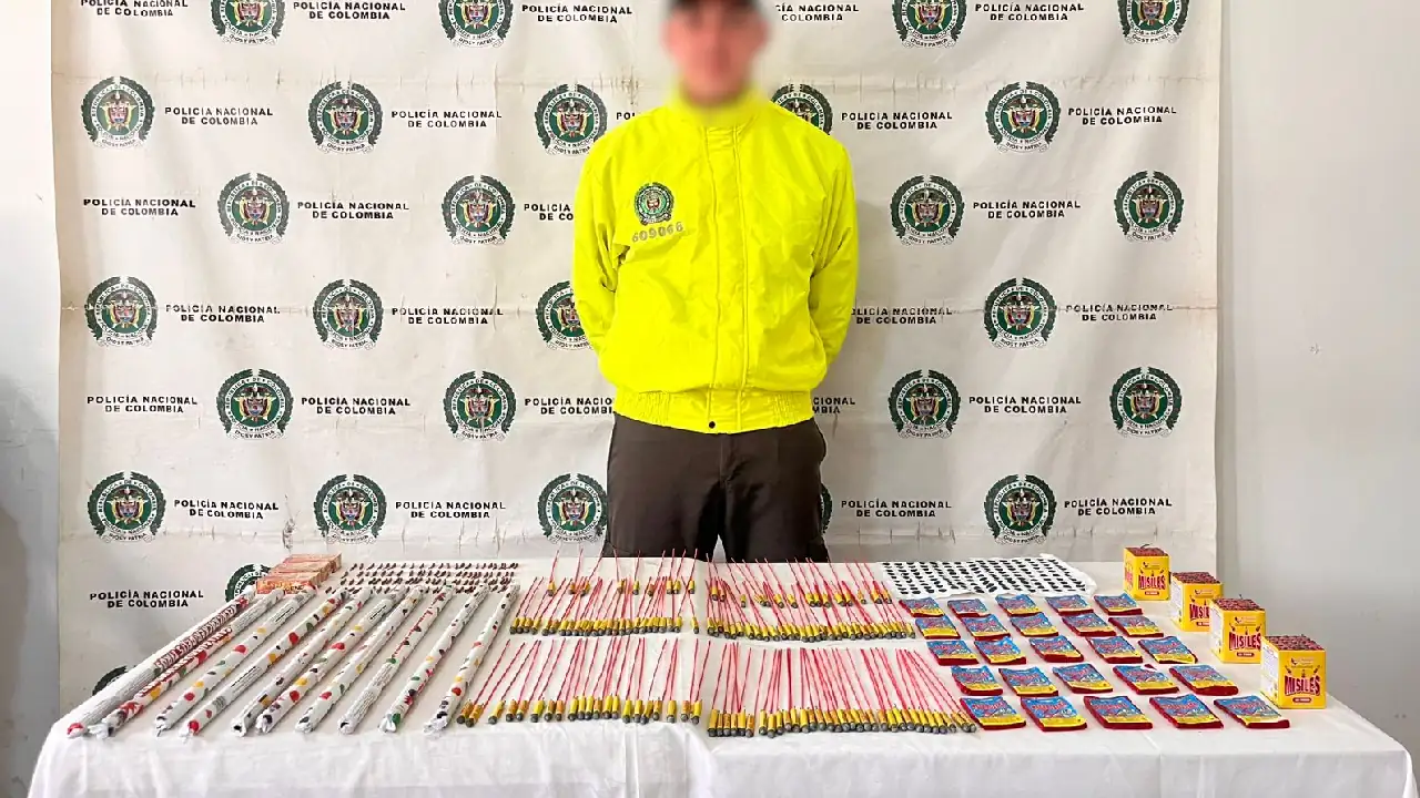 En el Urabá Antioqueño abandonaron en plena calle un paquete sospechoso con más de 700 elementos de pirotecnia 1 polvora-hallada-carepa-paquete-abandonado-calle1