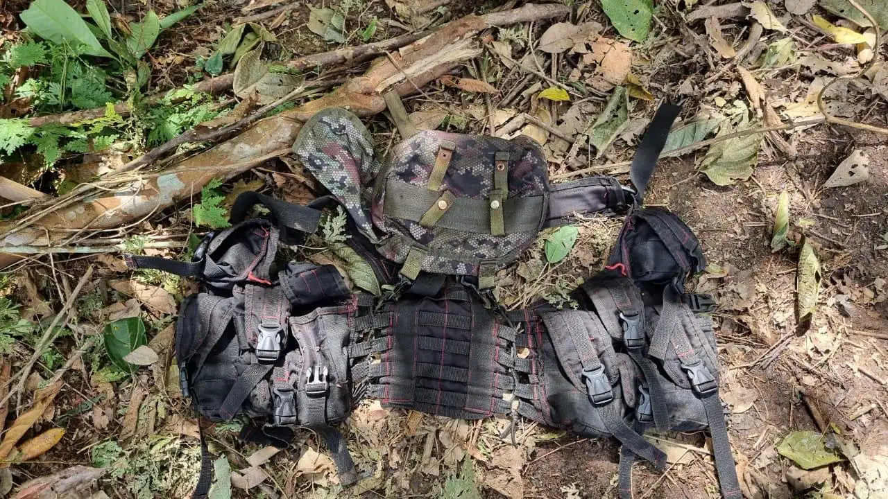 ¡Estaban bien dotados! En Cáceres hallaron prendas alusivas a la Fuerza Pública en manos del Clan del Golfo 1 prendas-fuerzapublica-manos-clangolfo-caceres2