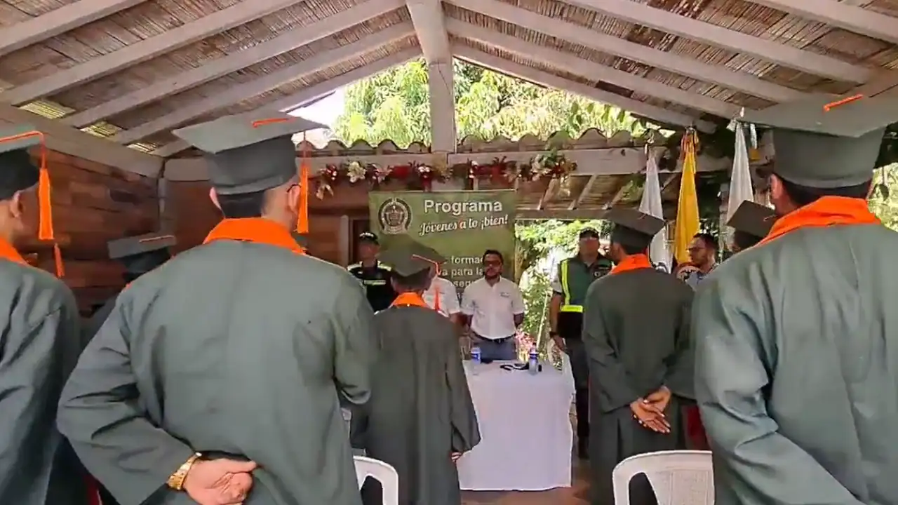 ¡Sí hay segundas oportunidades! Jóvenes en rehabilitación se graduaron como electricistas gracias a la Policía 4 programa-policia-jovenes-rehabilitacion-