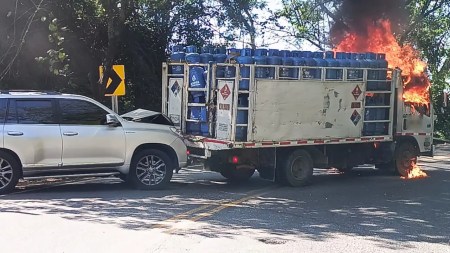 A balazos, le quitaron la vida a conductor de vehículo que transportaba pipetas gas