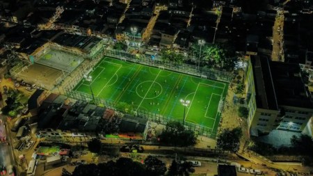 Alcaldía de Medellín renovó la cancha sintética del barrio Moravia