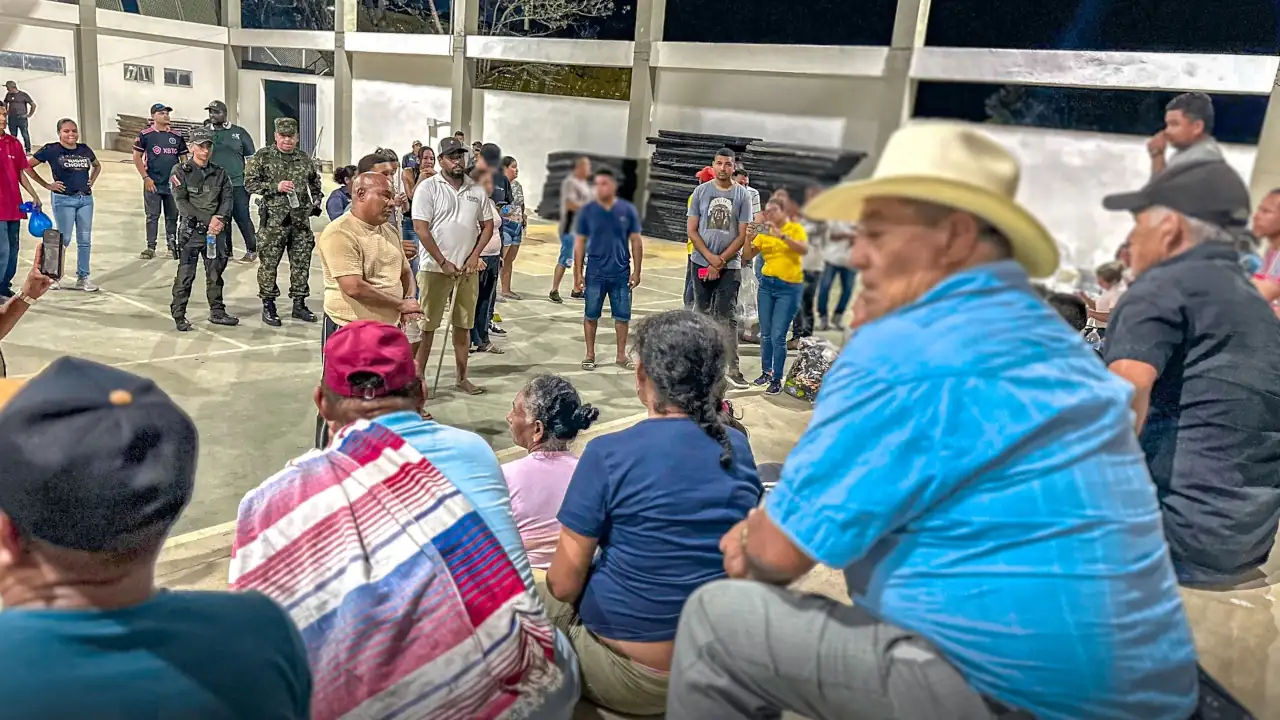 Desplazamiento masivo de familias por violencia en El Bagre; Alcaldía ofrece asistencia a las víctimas 4 Desplazamiento masivo de familias por violencia en El Bagre; Alcaldía ofrece asistencia a las víctimas