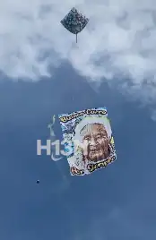 Globo con el rostro de doña Blanca sobrevoló en La Loma, San Cristóbal 