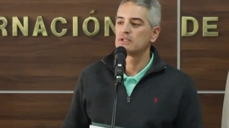 Gobernador de Antioquia cuestiona limitaciones al uso del suelo y defiende autonomía territorial