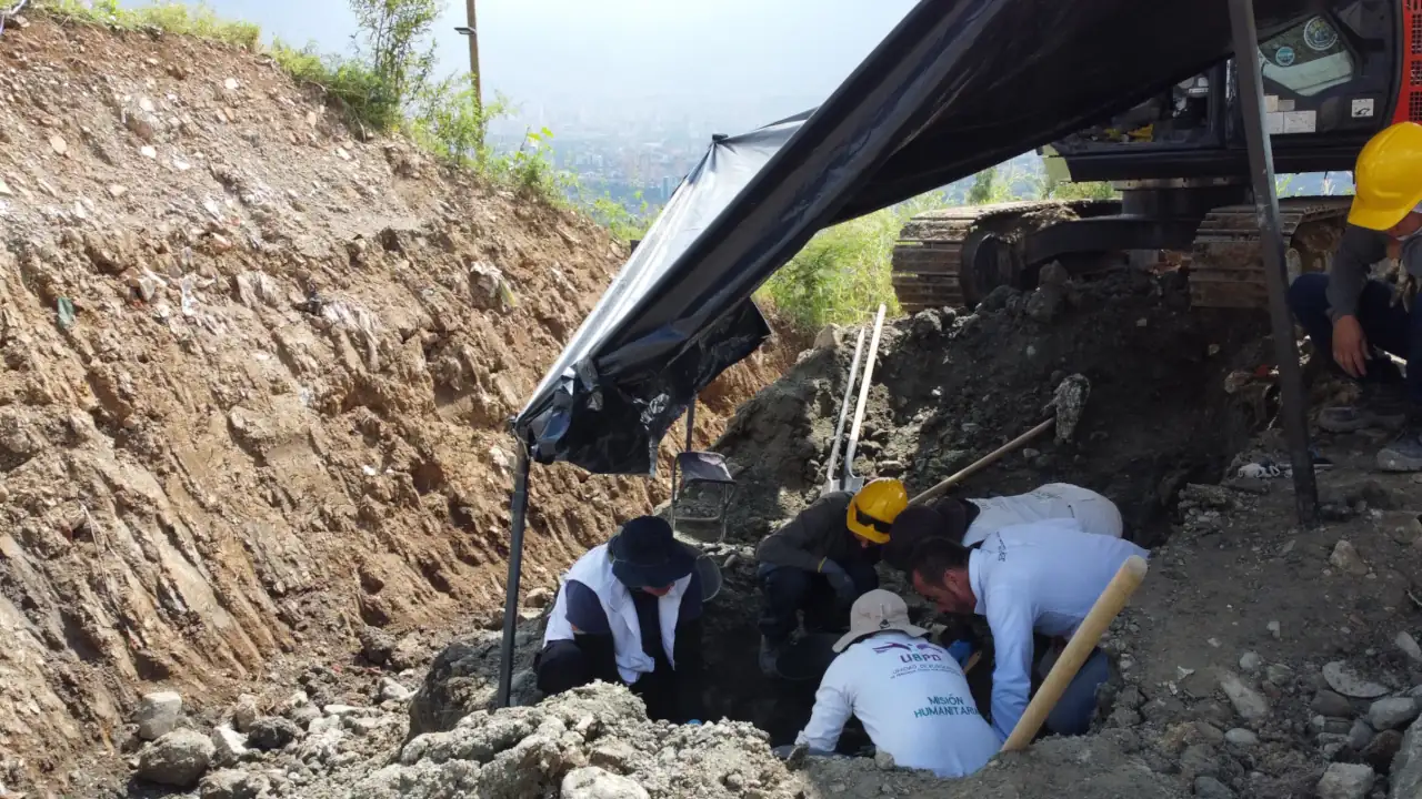 La Unidad de Búsqueda y la JEP encuentran más restos humanos en La Escombrera