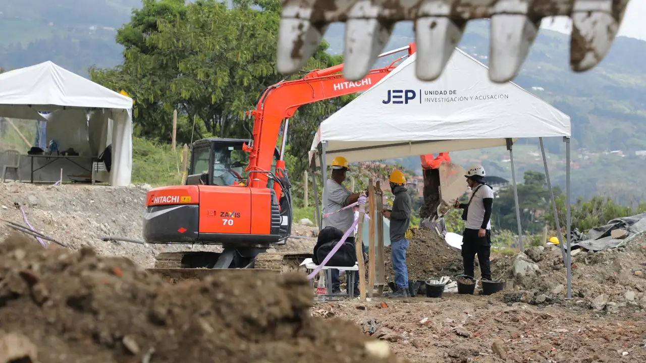 La Unidad de Búsqueda y la JEP encuentran más restos humanos en La Escombrera