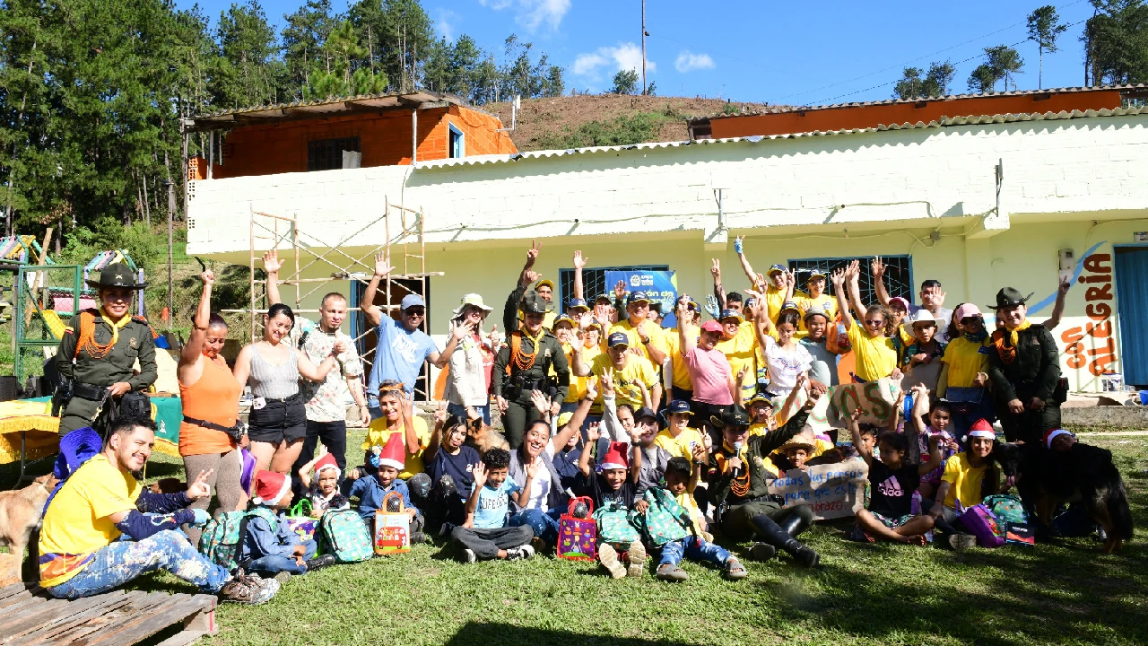 ¡Qué nota! En instituciones educativas rurales de Barbosa la Policía adelantó campañas de adecuación y donaciones 1 adecuaciones-escuales-rurales-barbosa-policia-carabineros1