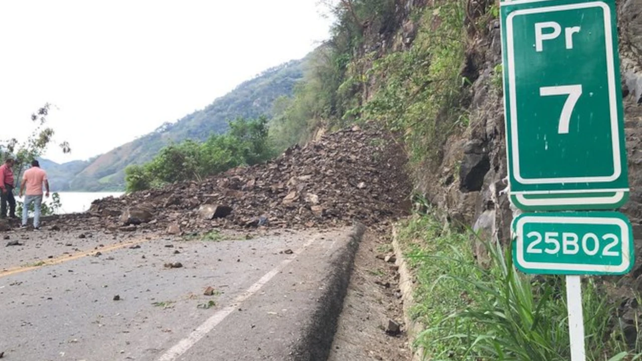 Habilitada a un solo carril la vía Bolombolo - Santa Fe de Antioquia