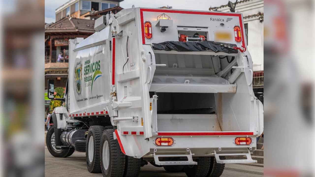 camion-recolector-basura-guarne2