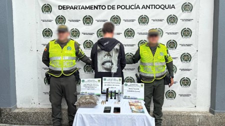 Sorprenden a un hombre viajando en un carro por vías de Guarne con dos armas de fuego, droga y 20 mil euros captura-hombre-guarne-armas-droga-euros