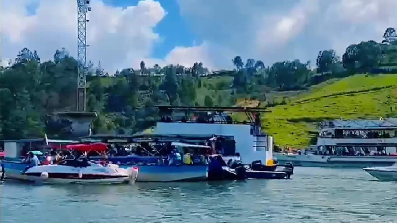 ceremonia-cruz-embalse-elpeñol-festivo-enero1