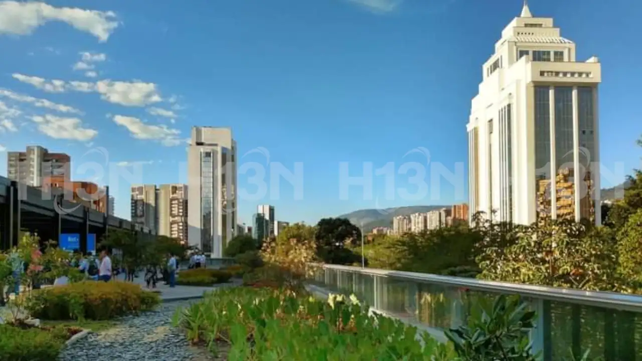 ciudad-medellin-edificio-clima-sol