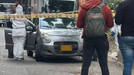 En la Placita de Floréz asesinaron a un hombre al interior de un carro, al parecer, sería conductor de plataformas, ya hay una captura condutor-plataformas-hallado-muerto-carro-placita de florez