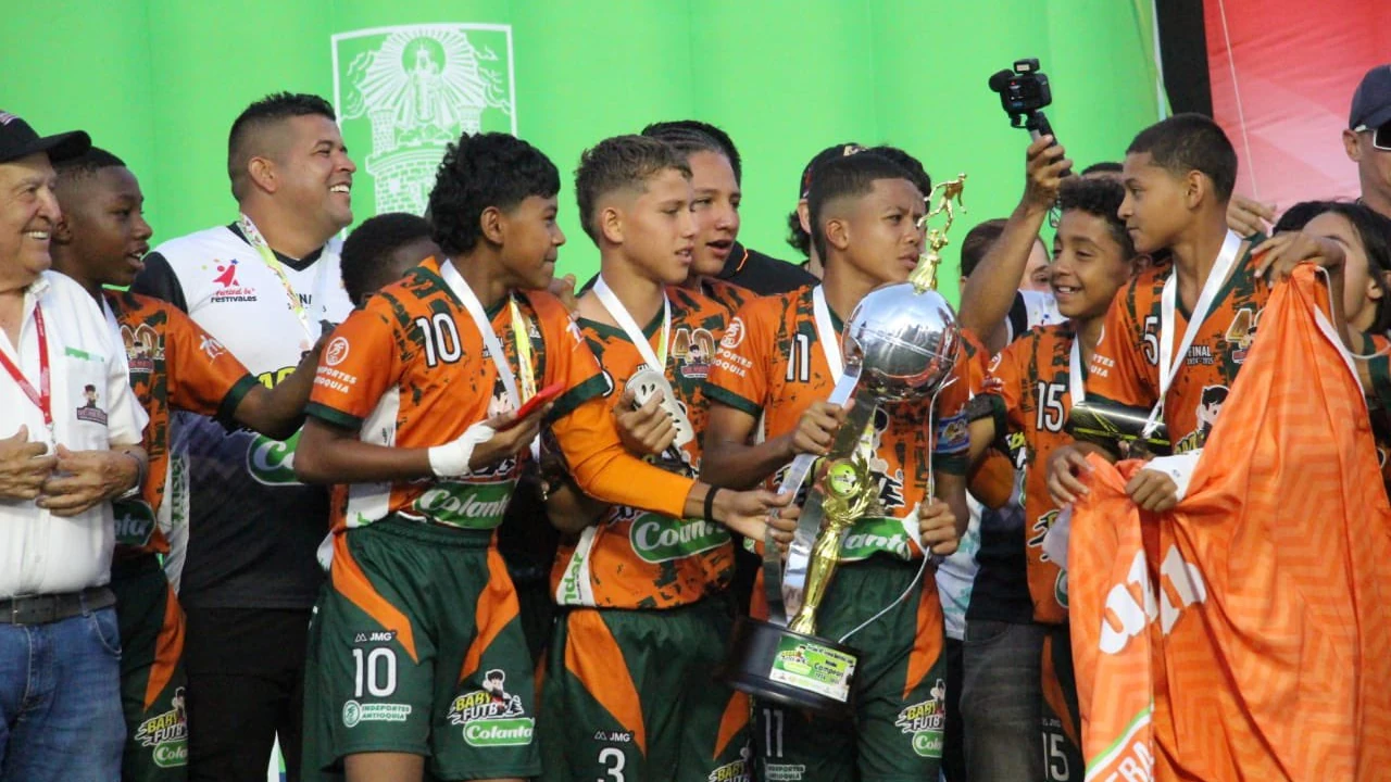 Tricampeones, Envigado volvió a coronarse en el Baby Fútbol masculino del Festival de Festivales 2025 2 envigado-campeon-2025-baby-futbol-masculino2
