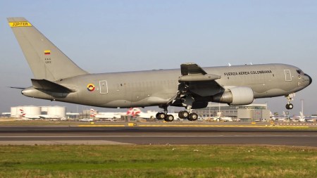 En camino vuelo de la Fuerza Aérea para repatriar colombianos deportados en Estados Unidos