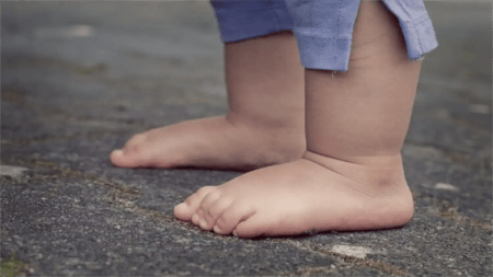 Sin piedad, padrastro le quitó la vida un bebé de dos años: su hermanito sobrevivió icbf-niño-bebe-pies-abuso-bebe
