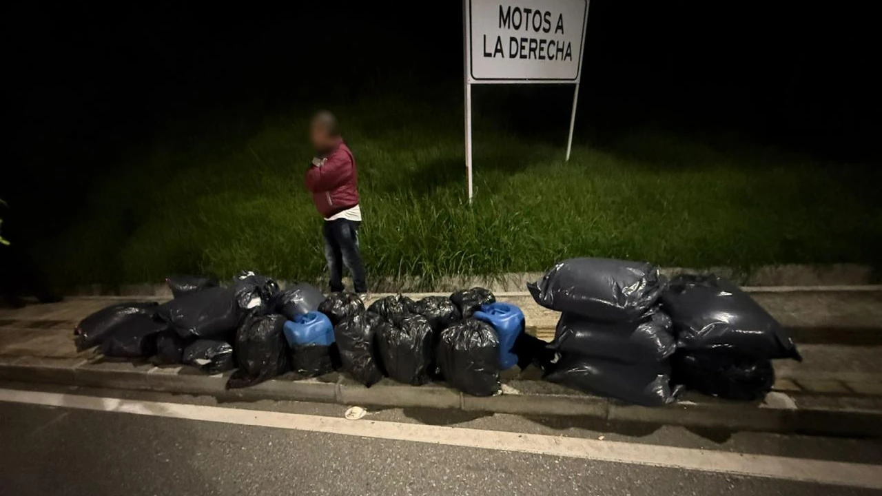 En Antioquia un hombre transportaba en un bus público 50 galones de insumos para el procesamiento de coca 2 insumos-basecoca-transportados-buspublico-antioquia