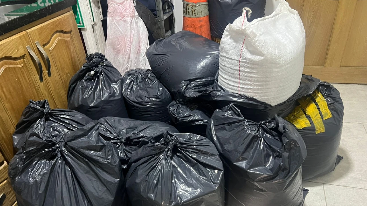 En Antioquia un hombre transportaba en un bus público 50 galones de insumos para el procesamiento de coca 3 insumos-basecoca-transportados-buspublico-antioquia4