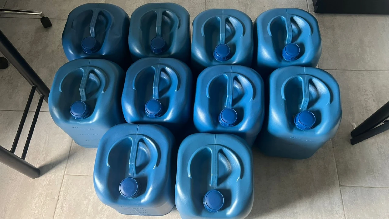 En Antioquia un hombre transportaba en un bus público 50 galones de insumos para el procesamiento de coca 6 insumos-basecoca-transportados-buspublico-antioquia5