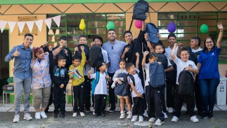 En el municipio de Girardota, 3.500 estudiantes iniciaron las clases del 2025 con kits escolares kits-escolares-estudiantes-girardota