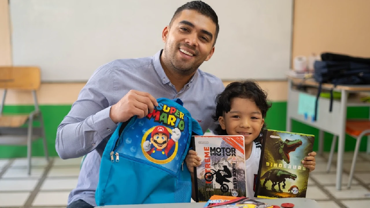 En el municipio de Girardota, 3.500 estudiantes iniciaron las clases del 2025 con kits escolares 2 kits-escolares-estudiantes-girardota2
