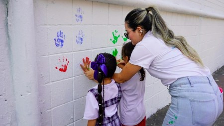 ¡Un acto simbólico y de respeto! Estudiantes del INEM embellecieron su escuela con un mural mural ninos 1