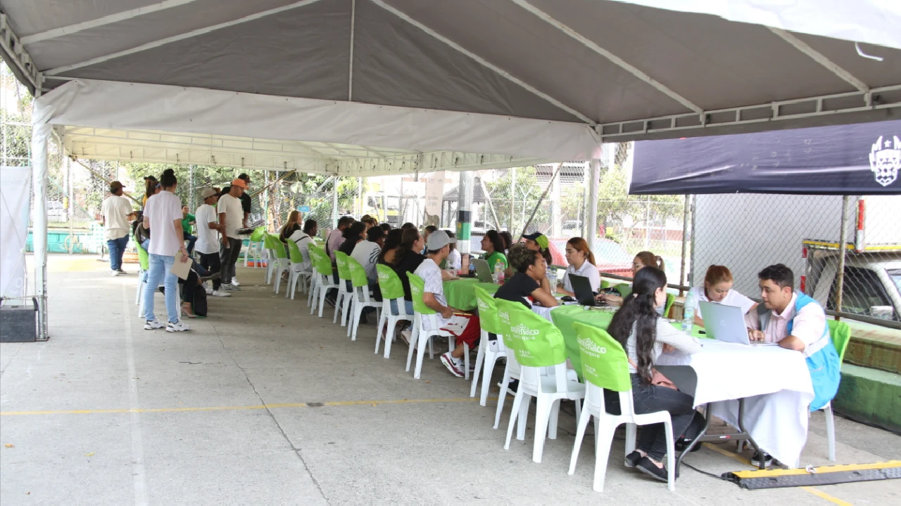 ofertas-laborales-antioquia-empleo-comfenalco-servico-empleo1